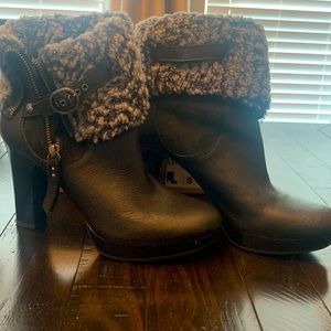 Authentic UGG Scarlet Ankle Boot